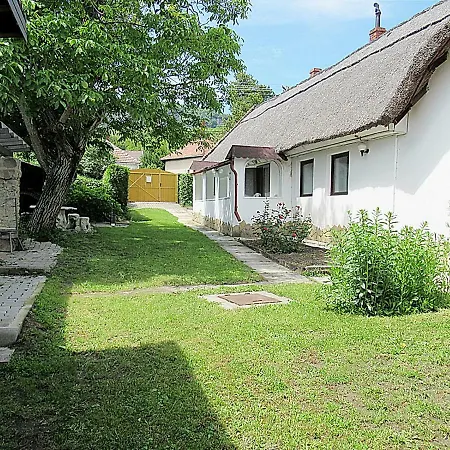 2+2 Fos Koezpontjaban Lantställe Badacsonytomaj